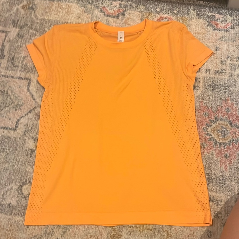 Lululemon shirt size 2